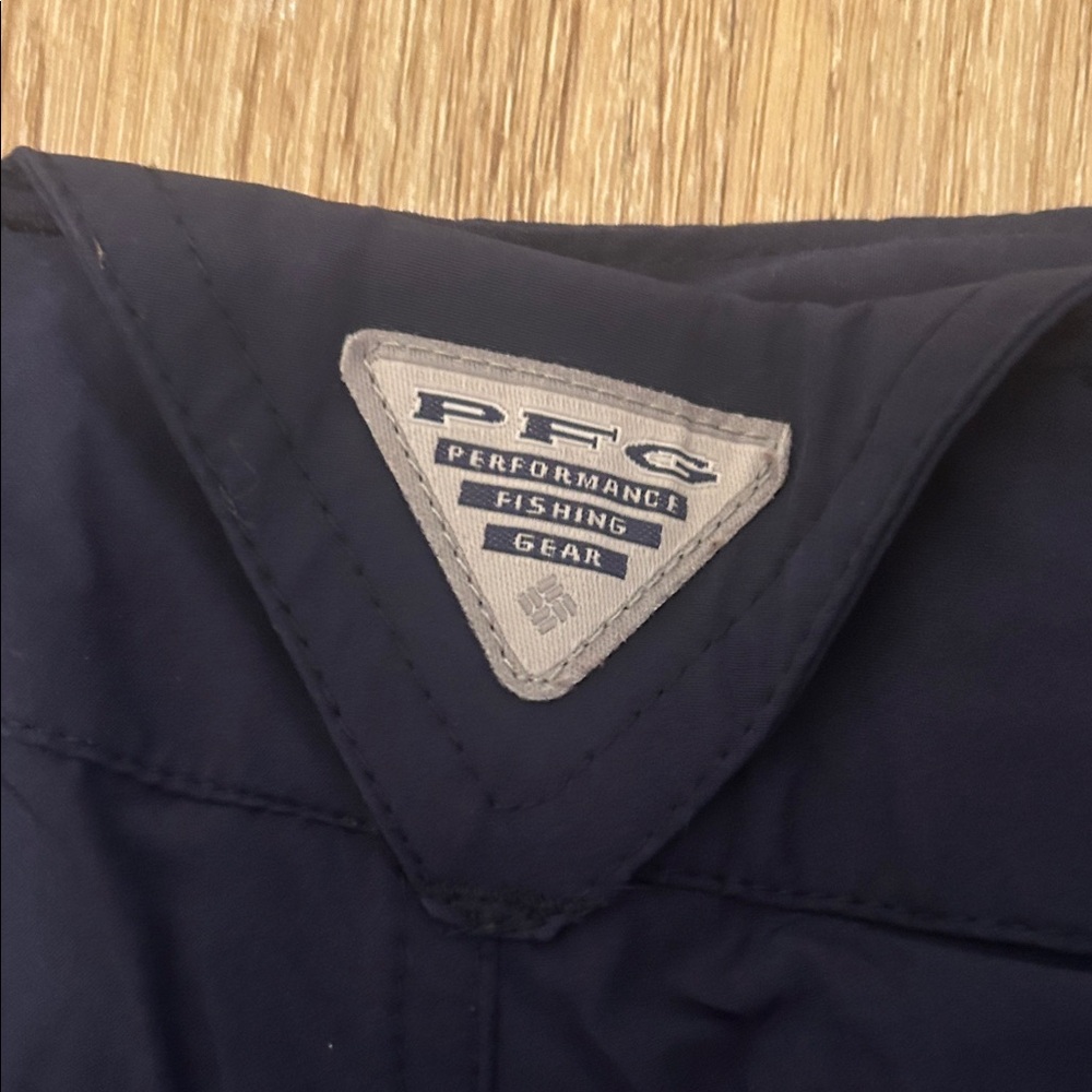 Columbia Women's Navy Shorts - Picture 5 of 5